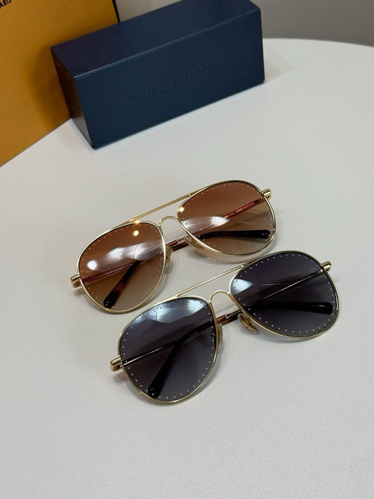 Aviator style sunglasses